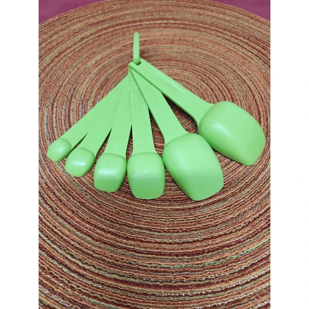 Vintage Tupperware Measuring Spoons On Ring 6 Piece Set Lime Green 1970's Groovy